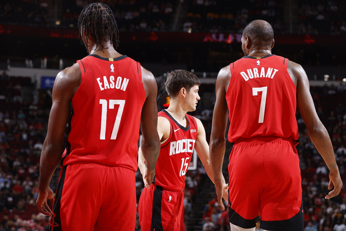 Leyu-伊森攻防状态火热，布伦森被防得欲哭无泪，申京调整出色各司其职|火箭|尼克斯|NBA常规赛|投篮|阿尔佩伦-申京_新浪体育_新浪新闻